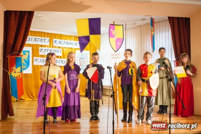 Zdjęcie w galerii na portalu naszraciborz.pl: Święto Patronów w Szkole Podstawowej nr 18 im. Książąt Raciborskich wiadomości z regionu