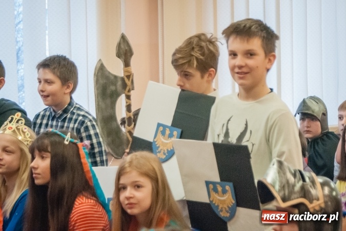 Zdjęcie w galerii na portalu naszraciborz.pl: Święto Patronów w Szkole Podstawowej nr 18 im. Książąt Raciborskich wiadomości z regionu