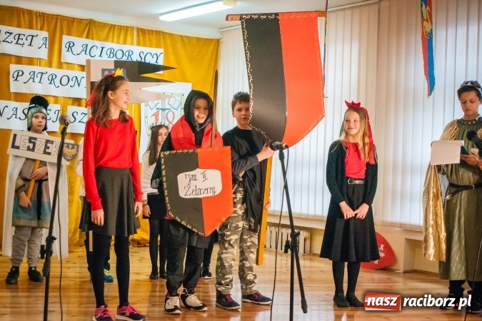 Zdjęcie w galerii na portalu naszraciborz.pl: Święto Patronów w Szkole Podstawowej nr 18 im. Książąt Raciborskich wiadomości z regionu