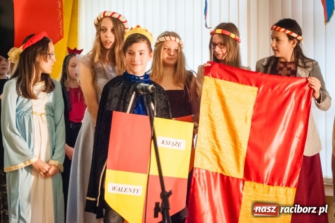 Zdjęcie w galerii na portalu naszraciborz.pl: Święto Patronów w Szkole Podstawowej nr 18 im. Książąt Raciborskich wiadomości z regionu