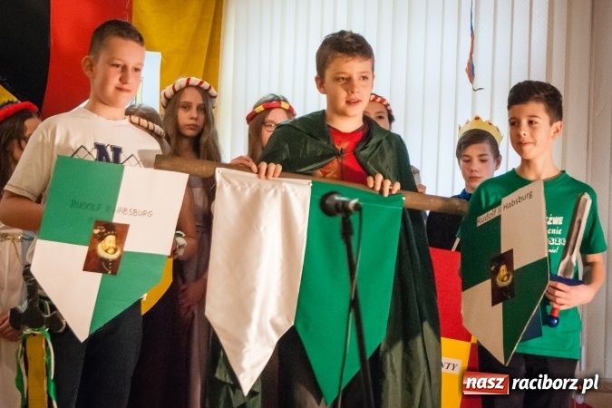 Zdjęcie w galerii na portalu naszraciborz.pl: Święto Patronów w Szkole Podstawowej nr 18 im. Książąt Raciborskich wiadomości z regionu