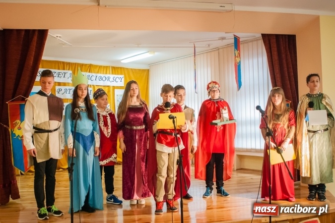 Zdjęcie w galerii na portalu naszraciborz.pl: Święto Patronów w Szkole Podstawowej nr 18 im. Książąt Raciborskich wiadomości z regionu