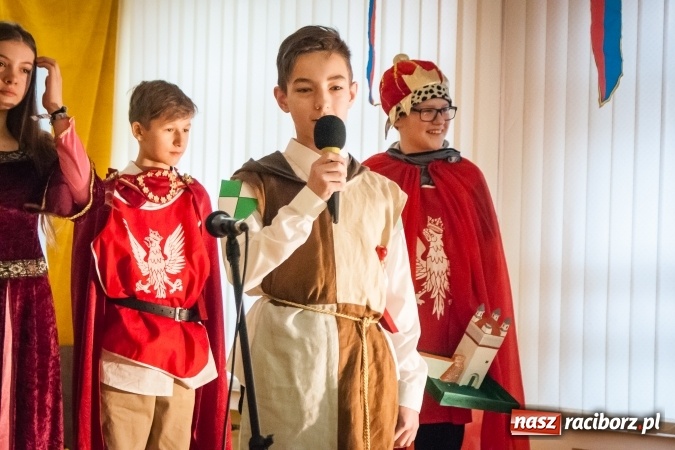 Zdjęcie w galerii na portalu naszraciborz.pl: Święto Patronów w Szkole Podstawowej nr 18 im. Książąt Raciborskich wiadomości z regionu