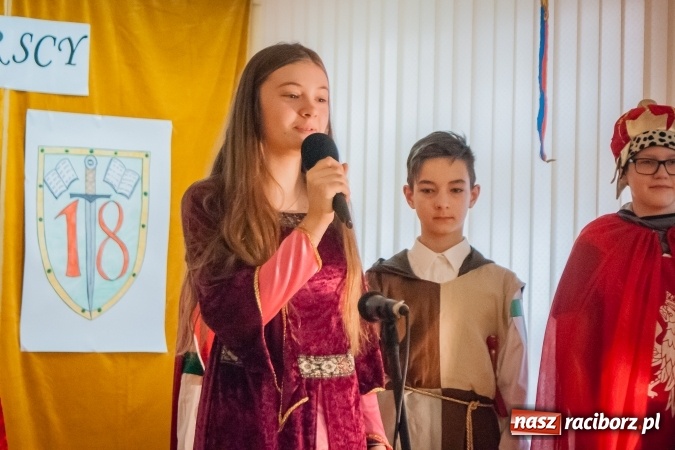 Zdjęcie w galerii na portalu naszraciborz.pl: Święto Patronów w Szkole Podstawowej nr 18 im. Książąt Raciborskich wiadomości z regionu