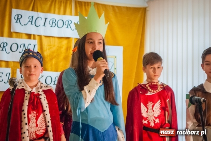 Zdjęcie w galerii na portalu naszraciborz.pl: Święto Patronów w Szkole Podstawowej nr 18 im. Książąt Raciborskich wiadomości z regionu