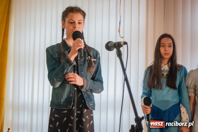 Zdjęcie w galerii na portalu naszraciborz.pl: Święto Patronów w Szkole Podstawowej nr 18 im. Książąt Raciborskich wiadomości z regionu