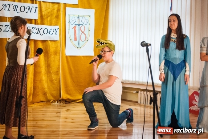 Zdjęcie w galerii na portalu naszraciborz.pl: Święto Patronów w Szkole Podstawowej nr 18 im. Książąt Raciborskich wiadomości z regionu