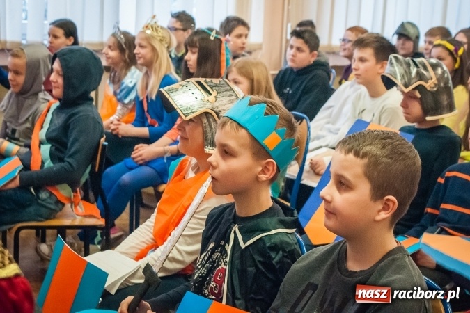 Zdjęcie w galerii na portalu naszraciborz.pl: Święto Patronów w Szkole Podstawowej nr 18 im. Książąt Raciborskich wiadomości z regionu