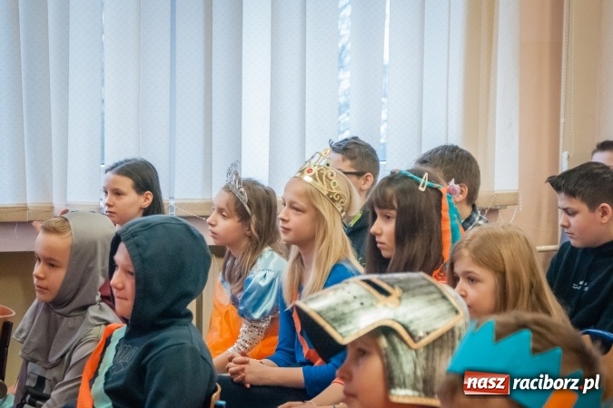 Zdjęcie w galerii na portalu naszraciborz.pl: Święto Patronów w Szkole Podstawowej nr 18 im. Książąt Raciborskich wiadomości z regionu