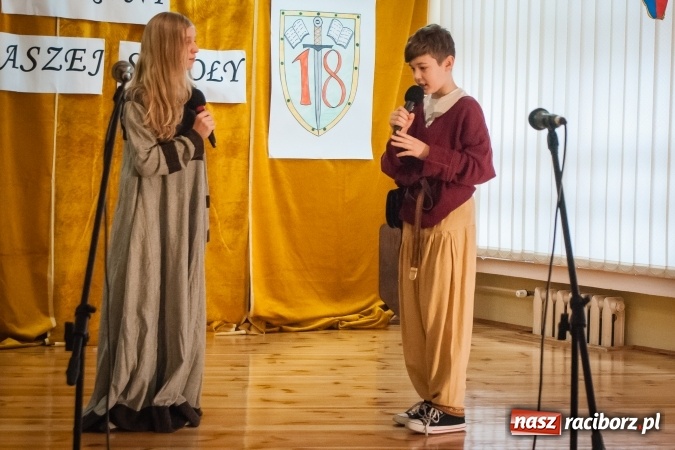Zdjęcie w galerii na portalu naszraciborz.pl: Święto Patronów w Szkole Podstawowej nr 18 im. Książąt Raciborskich wiadomości z regionu
