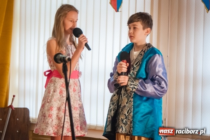 Zdjęcie w galerii na portalu naszraciborz.pl: Święto Patronów w Szkole Podstawowej nr 18 im. Książąt Raciborskich wiadomości z regionu