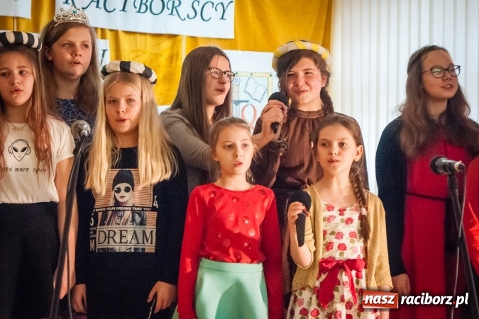 Zdjęcie w galerii na portalu naszraciborz.pl: Święto Patronów w Szkole Podstawowej nr 18 im. Książąt Raciborskich wiadomości z regionu
