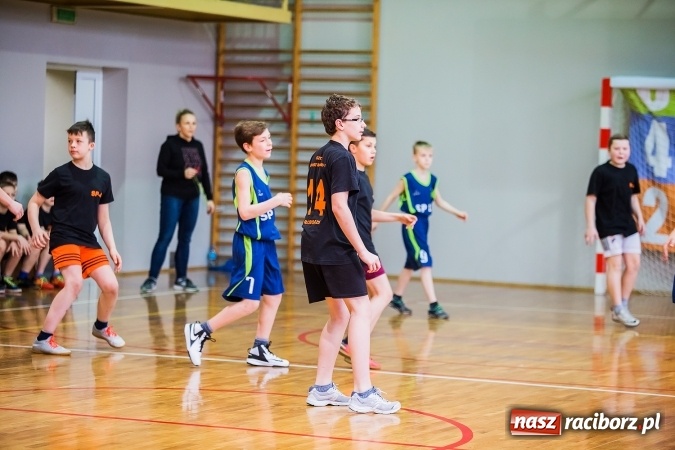 Zdjęcie w galerii na portalu naszraciborz.pl: Mini koszykówka chłopców szkół podstawowych wiadomości z regionu