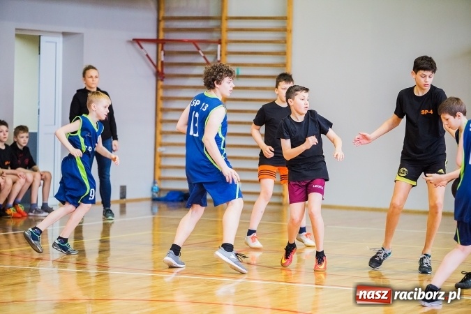 Zdjęcie w galerii na portalu naszraciborz.pl: Mini koszykówka chłopców szkół podstawowych wiadomości z regionu