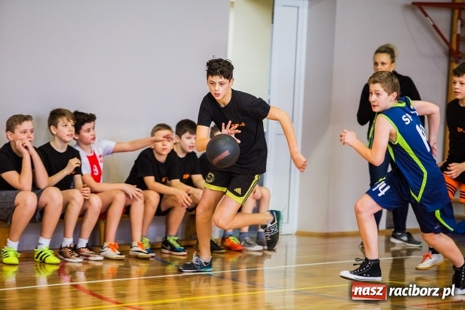 Zdjęcie w galerii na portalu naszraciborz.pl: Mini koszykówka chłopców szkół podstawowych wiadomości z regionu