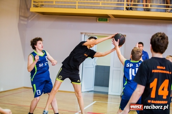 Zdjęcie w galerii na portalu naszraciborz.pl: Mini koszykówka chłopców szkół podstawowych wiadomości z regionu