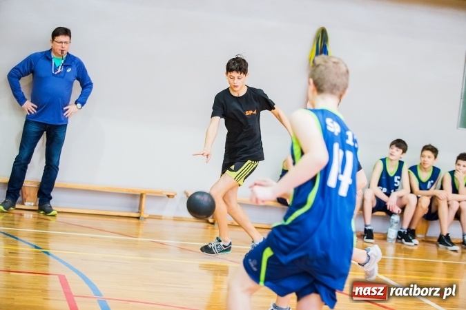 Zdjęcie w galerii na portalu naszraciborz.pl: Mini koszykówka chłopców szkół podstawowych wiadomości z regionu