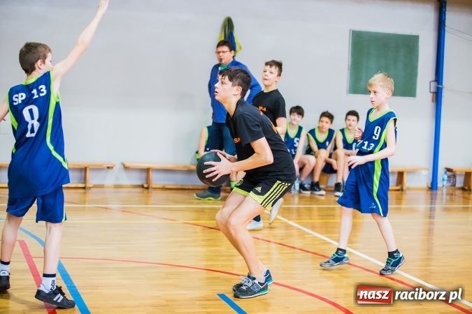 Zdjęcie w galerii na portalu naszraciborz.pl: Mini koszykówka chłopców szkół podstawowych wiadomości z regionu