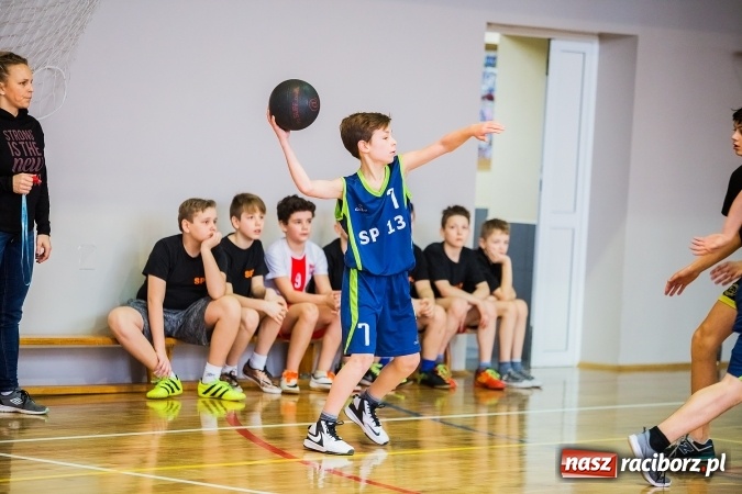 Zdjęcie w galerii na portalu naszraciborz.pl: Mini koszykówka chłopców szkół podstawowych wiadomości z regionu