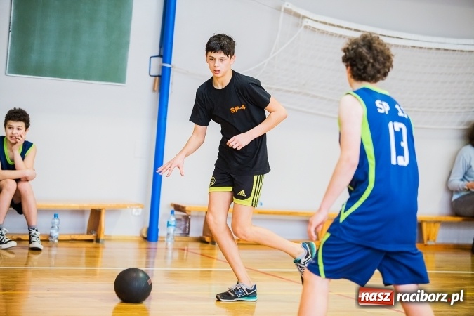 Zdjęcie w galerii na portalu naszraciborz.pl: Mini koszykówka chłopców szkół podstawowych wiadomości z regionu