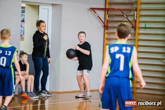 Zdjęcie w galerii na portalu naszraciborz.pl: Mini koszykówka chłopców szkół podstawowych wiadomości z regionu