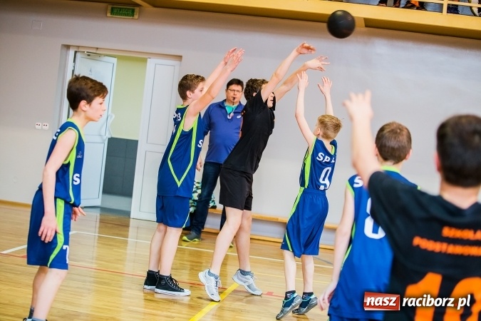 Zdjęcie w galerii na portalu naszraciborz.pl: Mini koszykówka chłopców szkół podstawowych wiadomości z regionu