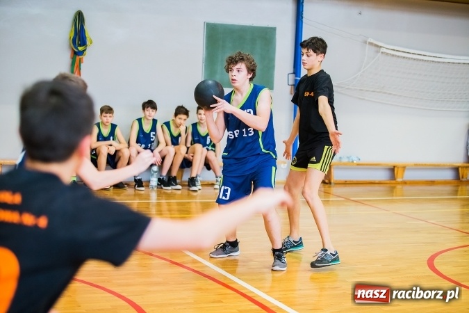 Zdjęcie w galerii na portalu naszraciborz.pl: Mini koszykówka chłopców szkół podstawowych wiadomości z regionu