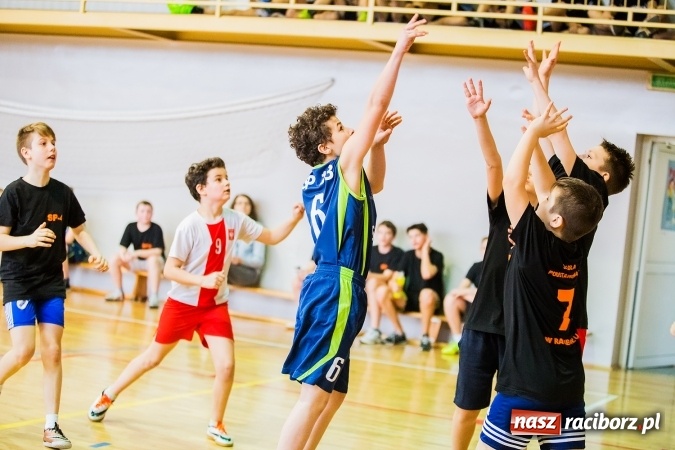 Zdjęcie w galerii na portalu naszraciborz.pl: Mini koszykówka chłopców szkół podstawowych wiadomości z regionu
