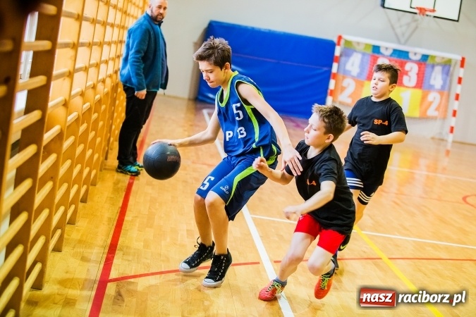 Zdjęcie w galerii na portalu naszraciborz.pl: Mini koszykówka chłopców szkół podstawowych wiadomości z regionu