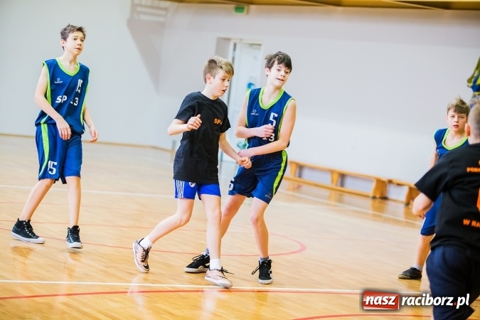 Zdjęcie w galerii na portalu naszraciborz.pl: Mini koszykówka chłopców szkół podstawowych wiadomości z regionu