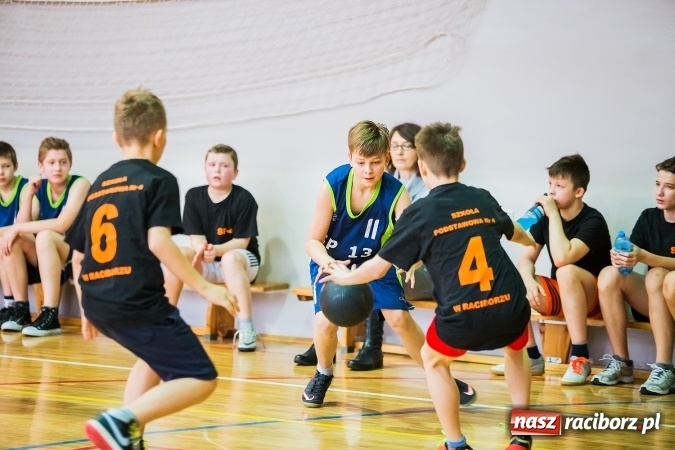 Zdjęcie w galerii na portalu naszraciborz.pl: Mini koszykówka chłopców szkół podstawowych wiadomości z regionu