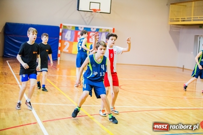 Zdjęcie w galerii na portalu naszraciborz.pl: Mini koszykówka chłopców szkół podstawowych wiadomości z regionu