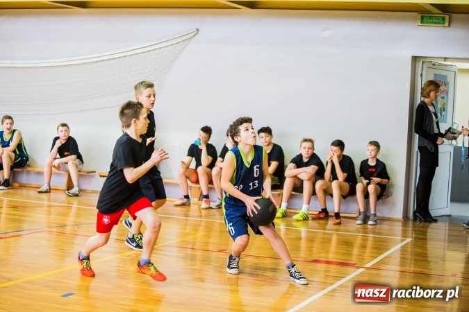 Zdjęcie w galerii na portalu naszraciborz.pl: Mini koszykówka chłopców szkół podstawowych wiadomości z regionu