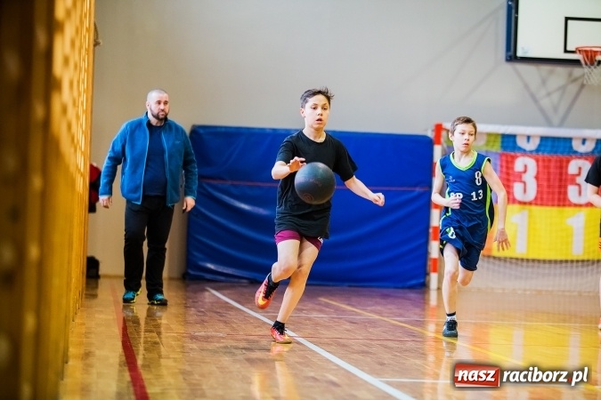 Zdjęcie w galerii na portalu naszraciborz.pl: Mini koszykówka chłopców szkół podstawowych wiadomości z regionu
