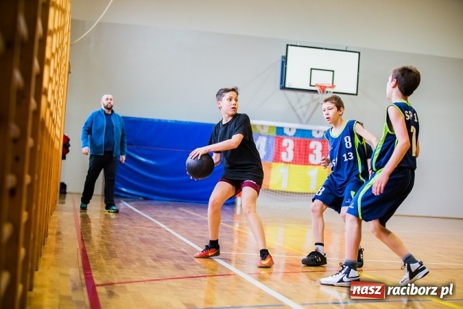 Zdjęcie w galerii na portalu naszraciborz.pl: Mini koszykówka chłopców szkół podstawowych wiadomości z regionu