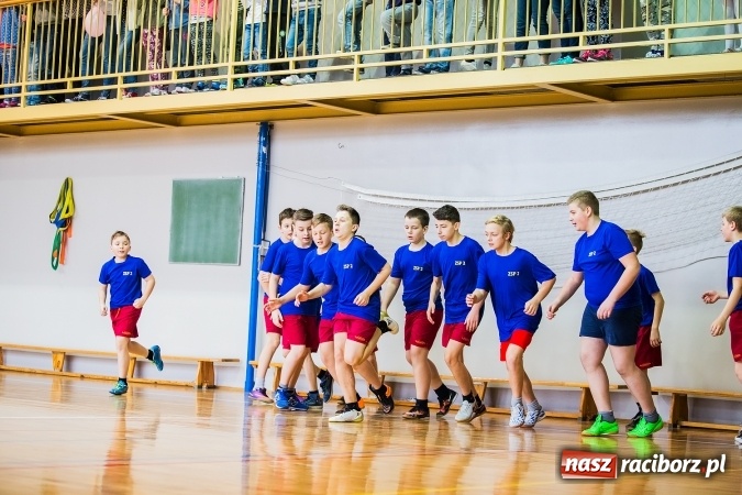 Zdjęcie w galerii na portalu naszraciborz.pl: Mini koszykówka chłopców szkół podstawowych wiadomości z regionu