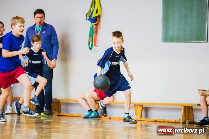 Zdjęcie w galerii na portalu naszraciborz.pl: Mini koszykówka chłopców szkół podstawowych wiadomości z regionu