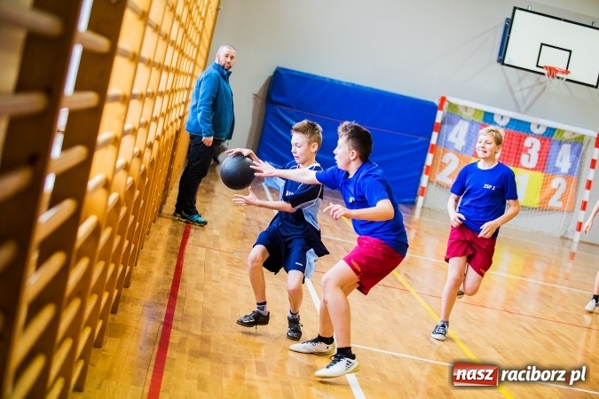 Zdjęcie w galerii na portalu naszraciborz.pl: Mini koszykówka chłopców szkół podstawowych wiadomości z regionu