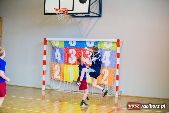Zdjęcie w galerii na portalu naszraciborz.pl: Mini koszykówka chłopców szkół podstawowych wiadomości z regionu
