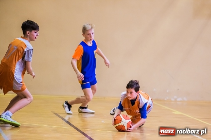 Zdjęcie w galerii na portalu naszraciborz.pl: Mini koszykówka chłopców szkół podstawowych wiadomości z regionu