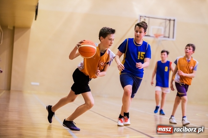 Zdjęcie w galerii na portalu naszraciborz.pl: Mini koszykówka chłopców szkół podstawowych wiadomości z regionu