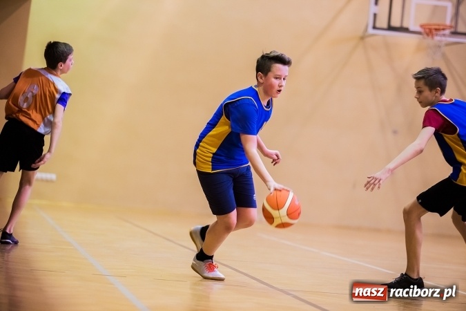 Zdjęcie w galerii na portalu naszraciborz.pl: Mini koszykówka chłopców szkół podstawowych wiadomości z regionu