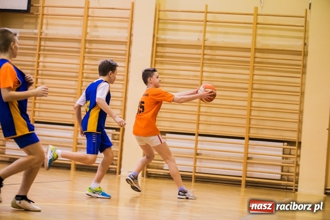 Zdjęcie w galerii na portalu naszraciborz.pl: Mini koszykówka chłopców szkół podstawowych wiadomości z regionu