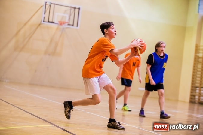 Zdjęcie w galerii na portalu naszraciborz.pl: Mini koszykówka chłopców szkół podstawowych wiadomości z regionu