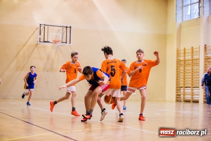 Zdjęcie w galerii na portalu naszraciborz.pl: Mini koszykówka chłopców szkół podstawowych wiadomości z regionu