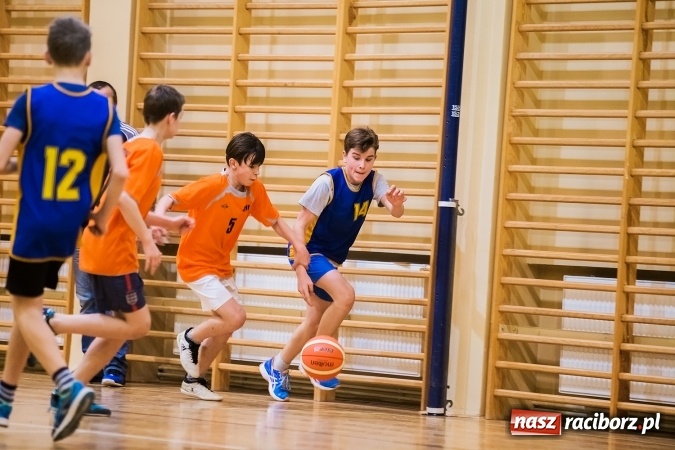 Zdjęcie w galerii na portalu naszraciborz.pl: Mini koszykówka chłopców szkół podstawowych wiadomości z regionu