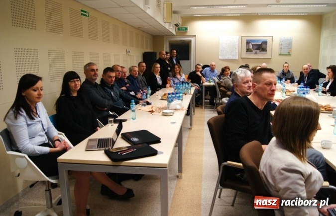 Zdjęcie w galerii na portalu naszraciborz.pl: Czy numery 997, 998 i 999 przestaną wkr&oacute;tce obowiązywać? wiadomości z regionu