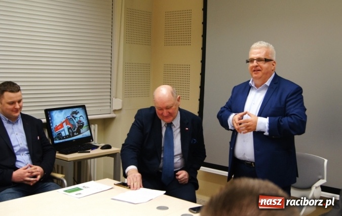 Zdjęcie w galerii na portalu naszraciborz.pl: Czy numery 997, 998 i 999 przestaną wkr&oacute;tce obowiązywać? wiadomości z regionu