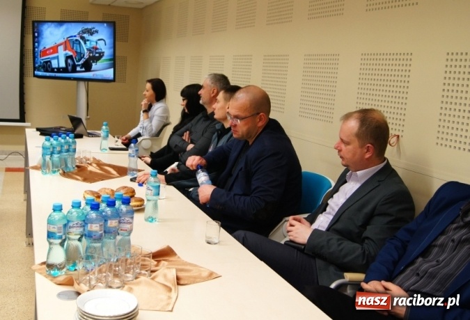 Zdjęcie w galerii na portalu naszraciborz.pl: Czy numery 997, 998 i 999 przestaną wkr&oacute;tce obowiązywać? wiadomości z regionu