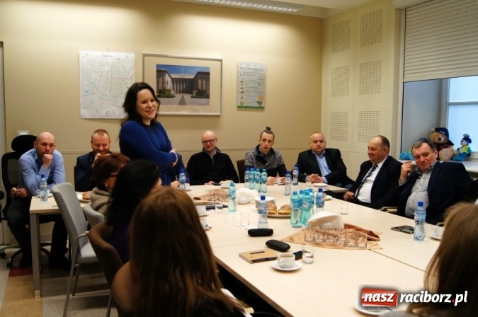 Zdjęcie w galerii na portalu naszraciborz.pl: Czy numery 997, 998 i 999 przestaną wkr&oacute;tce obowiązywać? wiadomości z regionu